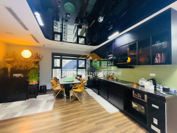 ???? tầng 1 chung cư 9 tầng cầu bươu, 140m2 cửa hàng + 2pn+2wc, ở...