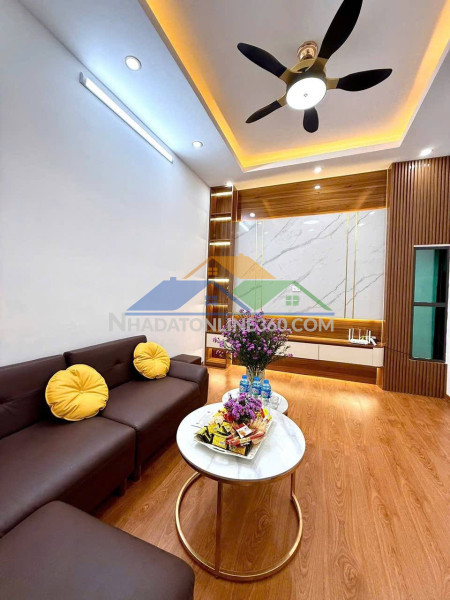 Chủ nhờ bán nhà đội cấn 18m2, 6 tầng, 4.98 tỷ, ba đình, sổ riêng.