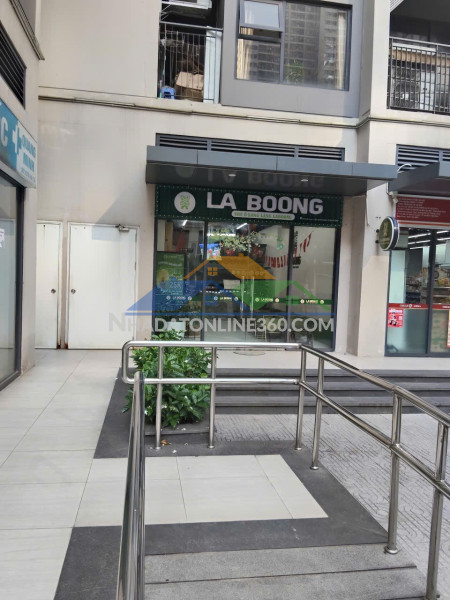 Căn shop vị trí đẹp –giá tốt cần bán nhanh shop chân đế...