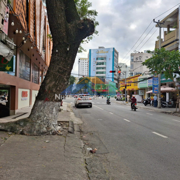 Nhà 2.5 tầng mặt tiền 10.5m – sát lô góc – trục chính huỳnh tấn phát – hải châu