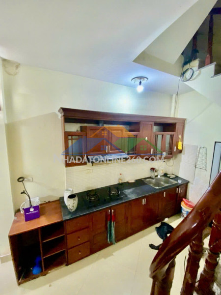 Cho thuê nhà ngõ 143 nguyễn chính, 33m² x 5 tầng, 3pn, 4 wc, đủ...