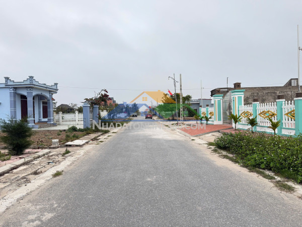 Chỉ nhỉnh 2 tỷ bán trục nhà văn hóa 81m2 đường 10m sát flamingo và bãi tắm