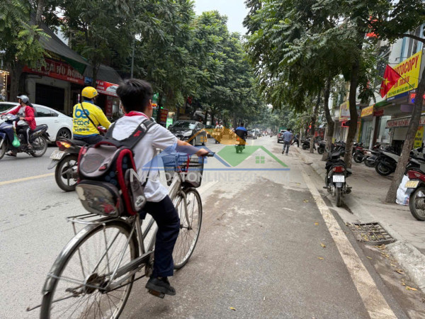 Bán nhà việt hưng long biên-dân xây- oto- 45m 5 tầng ô chờ thang...