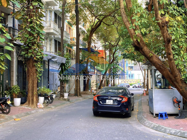 Duy nhất một căn ! phân lô mặt ngõ nguyễn khánh toàn, ô tô tránh kinh doanh, 80m, trước mặt 9m