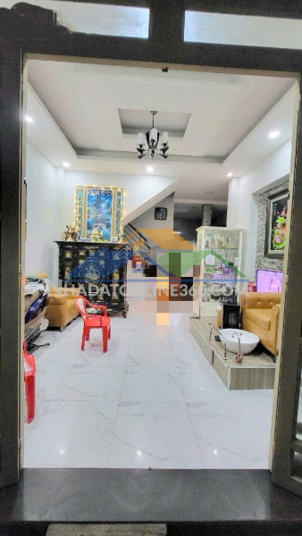 Nhà 1 lầu, sân thượng đúc oto đậu sát nhà hẻm 84 cao lỗ p.chánh hưng p4q8