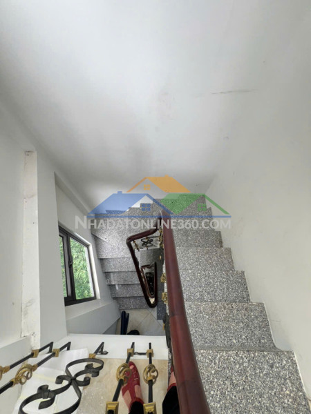 18.11.25.1 phân lô láng hạ, ô tô chạy vòng quanh nhà 6  tầng thang...