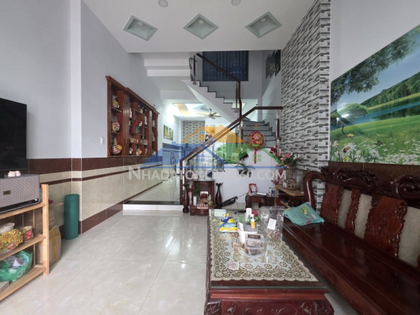 Bán nhà đường trương văn thành,hiệp phú. q9, tp hcm. dt 56m2, 3 tầng, 3pn, sh, giá 8.6 tỷ.