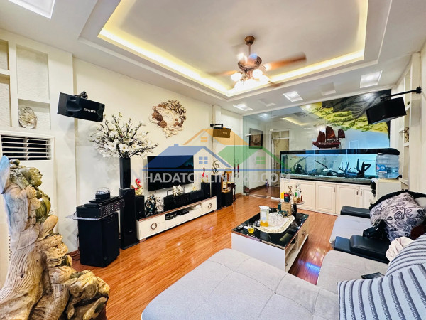 Bán nhà trường chinh 53m2. 5 tầng. mặt tiền 4.3m. giá 14.7 tỷ đống đa hà nội