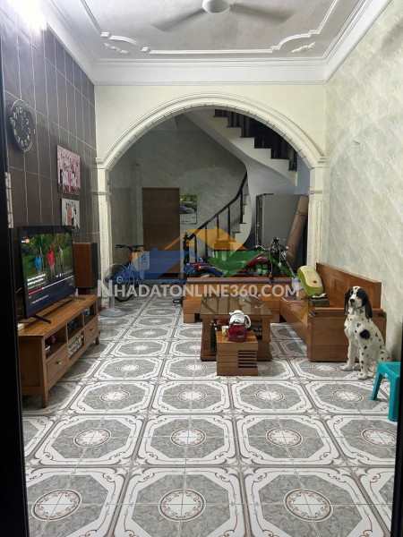 ???? vị trí không thể đẹp hơn – cách 1 dãy nhà ra phố ngọc lâm, ngõ xe 7 chỗ thông thoáng.