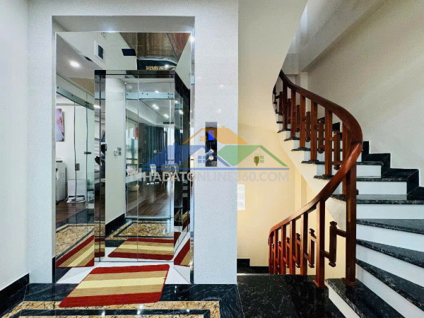 Cần bán nhanh, bán nhà lạc long quân thang máy 7 tầng, ô tô tránh, giá 19 tỷ