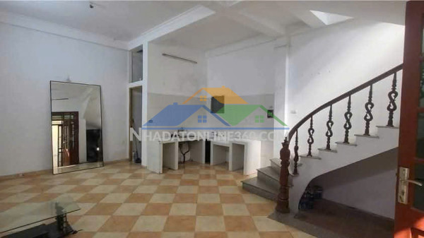 Cho thuê nhà nguyên căn tại ngõ 245 phố định công 40 m² x 2,5...