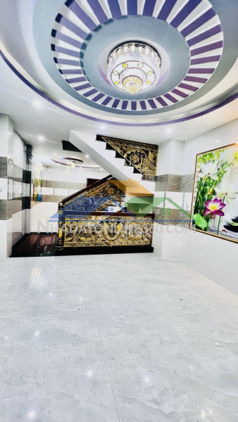 Chdv mt nguyễnvăncông 60m, 5tầng kd sầm uất giá13tỷ5 gòvấp, tn30 triệu