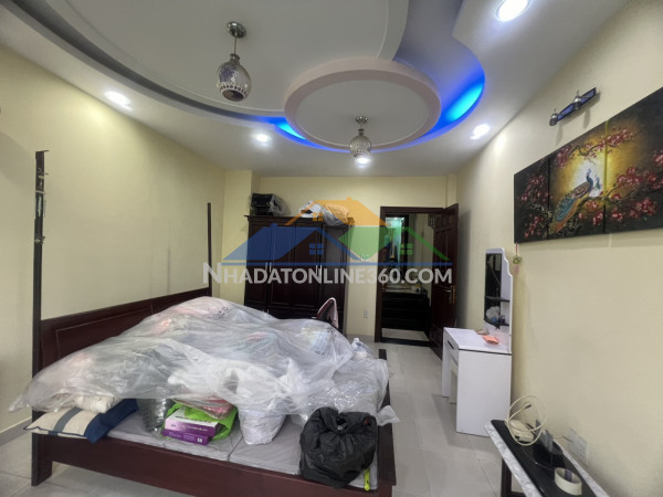 Chính chủ gửi bán nhà 4x20m, trệt 2 lầu sân thượng, view công viên – 18 tỷ