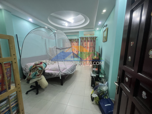 Chính chủ gửi bán nhà 4x20m, 3 tầng sân thượng, đối diện công viên cao lân – 18 tỷ