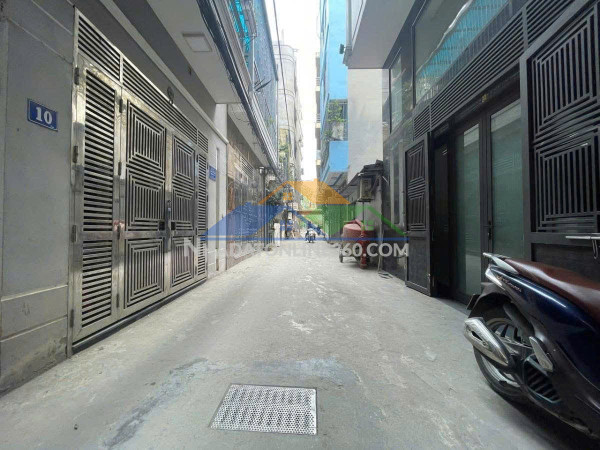 Phân lô trịnh đình cửu - ô tô đỗ cửa - nhà dân - 33m2 3 tầng mặt tiền 4.9m giá 9.9 tỷ