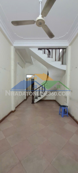 Ngõ 1295 giải phóng 45m2 x 3 tầng, 3 ngủ, 3 wc, 11 triệu/tháng vp, kd online, ở gđ