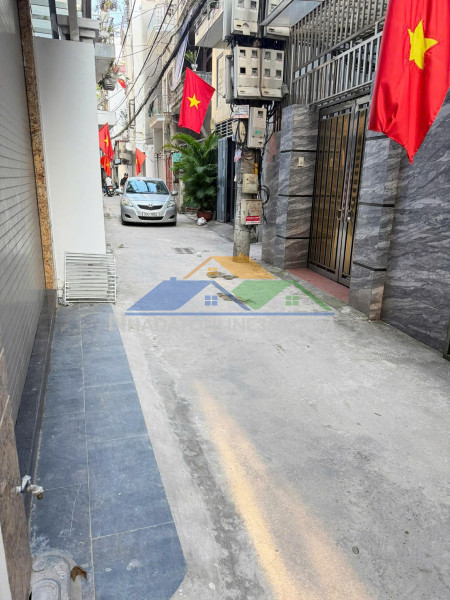 Bán nhà lô góc hồng tiến, gần bệnh viện tâm anh, 7 tầng thang máy, ngõ thông, ôtô vào nhà