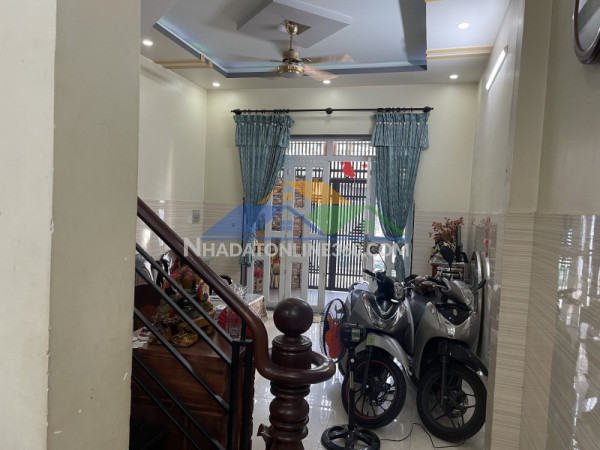 Bán nhà 3 tầng, 3pn, đường lê thị hoa, bình chiểu, thủ đức. tp hcm. dt 71m2, sh, 5.8 tỷ.