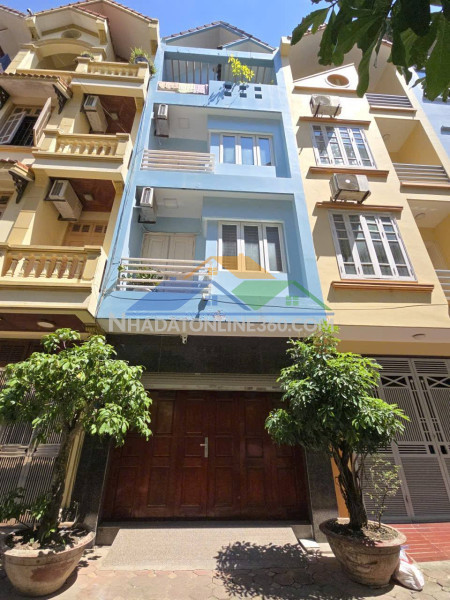 Bên ngõ phạm tuấn tài - lớn hơn phố - thang máy - vỉa hè xe con hạn chế hoạt động - ngõ thông.