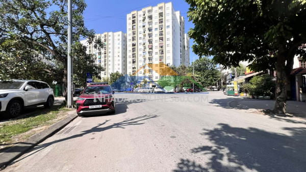 Bán nhà gia thuỵ, 90m, mặt tiền 5.5m, ôtô tránh, full thổ cư