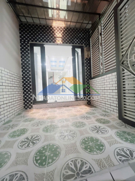 Sát mặt tiền q7 

tân thuận 

ngang 4.5 dài 12 

3 tấm có 5 tỏi đúc bê tông mới