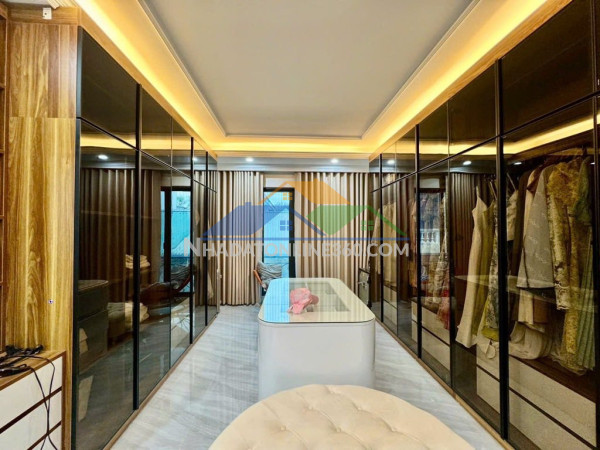 Siêu hiếm, bán nhà đội cấn, vị trí đẹp, 5 tầng thang máy chỉ 17 tỷ