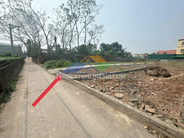 Bán lô đất 2 mặt tiền ô tô đỗ cửa đường thông ô tô tự nhiên - thường tín