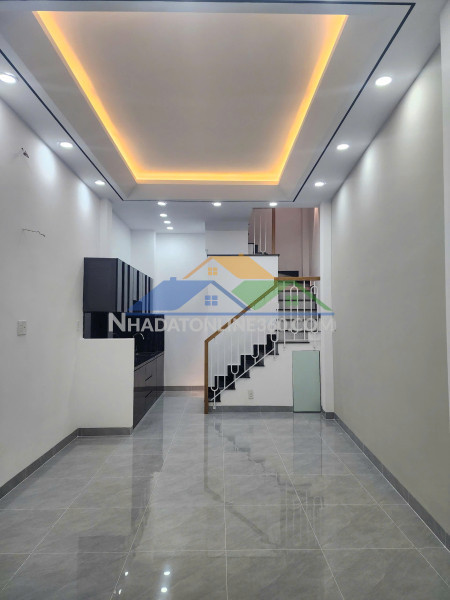 Nhà cách mặt tiền đặng chất 3 căn p.chánh hưng p2q8