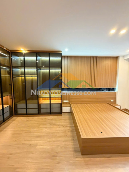 Siêu phẩm ccmn - tt cầu giấy - ba gác tận cổng - cách phố 60m - gần nhiều trường đh- xuân thủy 45m, 4t mặt tiền 6.3 m