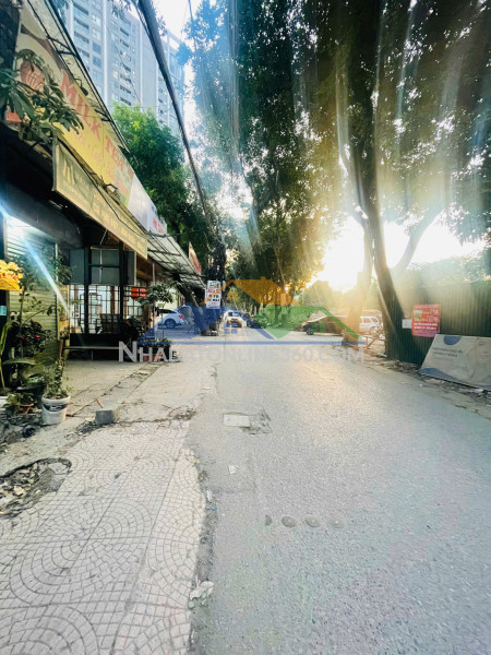 Cho thuê nhà ở gia đình ngõ bà triệu, hà đông 50m2 x 3 tầng, 5 ngủ, 2 vệ sinh, giá 10 triệu