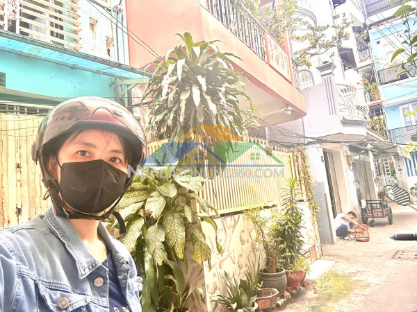 Bán nhà ngang nở hậu- dt lớn 72m2- nhỉnh 4t- hxh cạnh nhà-đ.đoàn văn bơ lưu thông tôn thất thuyêt- nguyễn tất thành.