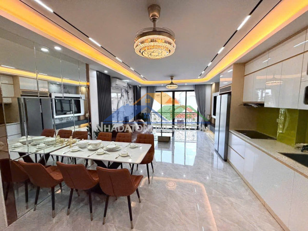 Bán nhà 6 tầng tại phố nguyễn văn cừ, long biên.