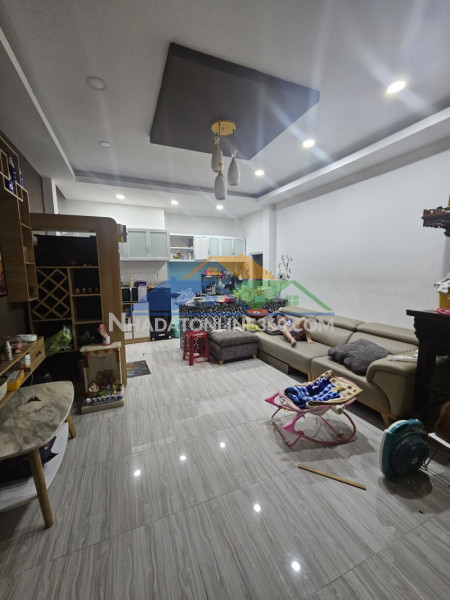 Nhà ngộp giảm 3,4 tỷ giá còn 9,5 tỷ 94m2 ngang 5 nở hậu, không qh ô tô