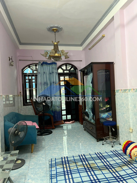 Nhà 3 tầng ngay chợ đường trần văn thành p. chánh hưng. giá 5.8 tỷ