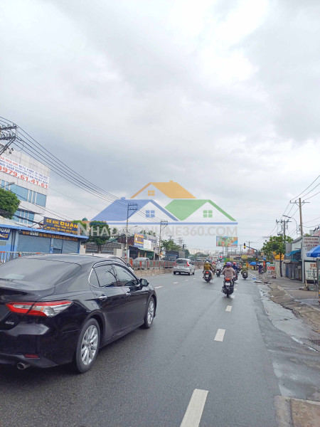 Nhà đẹp 3 tầng 64m² ngang 8m – 3pn sát kdc hồng long, ql13 chỉ giá 5.4 tỷ