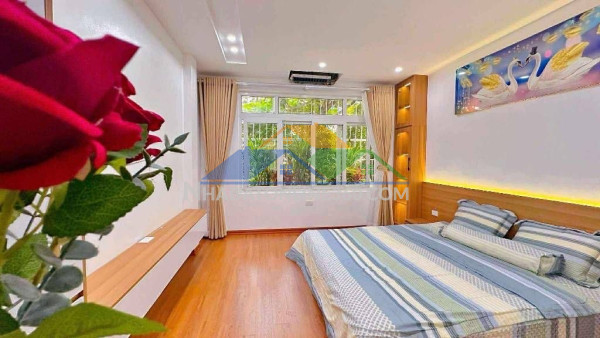 Bán nhà tập thể tầng 2  trần quốc hoàn dt 90m 3 ngủ 2 wc lô...