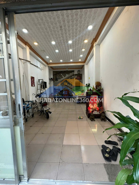 Cần cho thuê gấp mặt bằng tại vị trí đắc địa ngay trung tâm quận 1, thích hợp kinh doanh