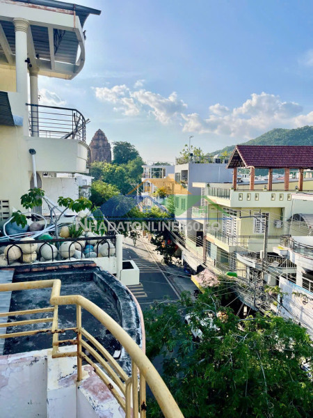 Bán nhà 4 tầng 1 tum vừa ở vừa kinh doanh mặt tiền đường tháp bà, nha trang.