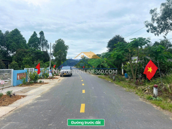 Đạ tẻh- lâm đồng mặt tiền nhựa 18m dt 330m2 sẵn hơn 100m2 thổ cư kdc phát triển vườn rào kiên cố sẵn sầu riêng trên đất giá  chỉ 4xxtr