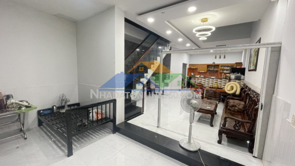 Bán nhà  hiệp bình chánh, đường số 9, thủ đức, tp hcm. dt 5x18m, 3 tầng, 3pn, sh, 8.7 tỷ.