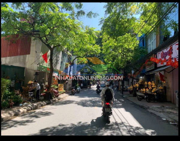 Bán nhà hoàng hoa thám , khu vực lõi trung tâm của thành phố.