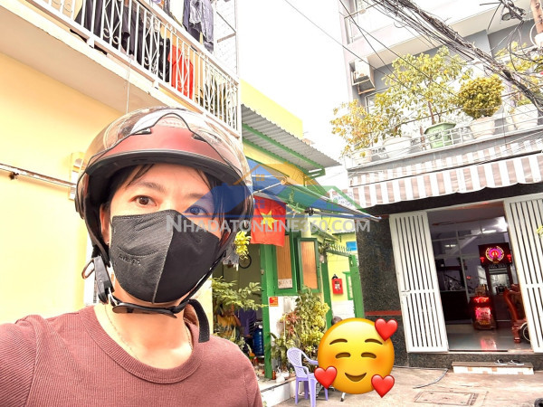 Bán nhà đ. đoàn vân bơ- ngang 4.1 nở hậu 7.9- mua 1 đc 2 căn-đi xóm chiếu - tôn đản- qua phố đi bộ nguyễn huệ.