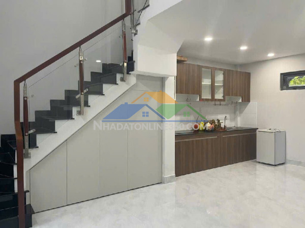 Nhà quận 2-mới -2 tầng-gần chợ-nội thất đầy đủ-an ninh-sổ riêng-giá rẻ