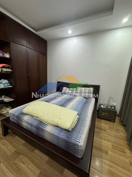 Bán nhà hào nam 31m2. 4 tầng.mặt tiền 4.2m. giá 8.86 tỷ đống đa hà