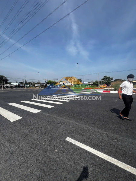 Chính chủ cần bán nhanh nền đất full thổ cư - xây dựng tự do 1 sẹc đường 25c nhơn trạch.