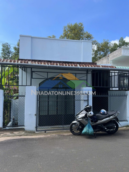 Bán nhà đường số 15,suối nghệ
giá 1,450
ngang 6m × 22m