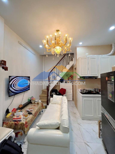 Bán nhà quán thánh ba đình 22m x4 tầng 6,9 tỷ lô góc,3 nhà ra phố