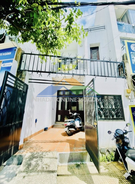 Nhà đẹp 3 tầng – mặt tiền đường lớn 30m – khu vip tân phú – 72m ngang 4.5