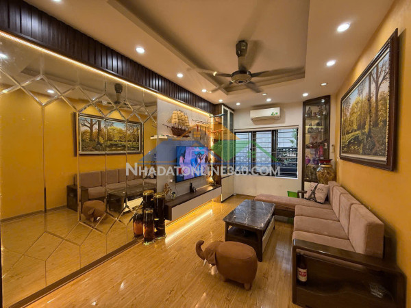 Cho thuê nhà nguyên căn ngõ 42 thịnh liệt, 40m² x 5 tầng, 3 ngủ, 3 wc.12 triệu.