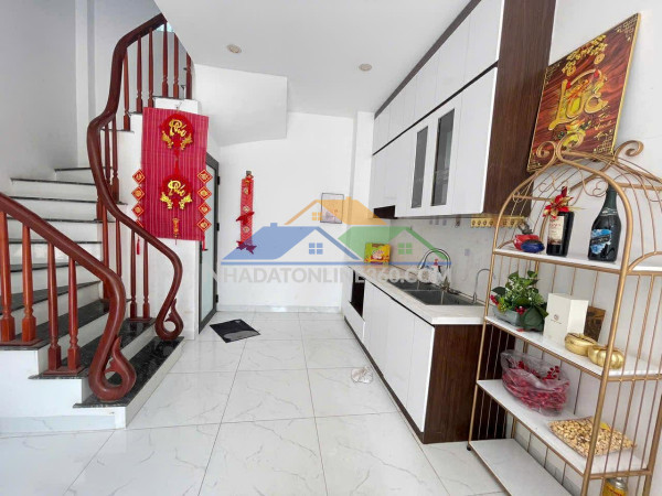 Chính chủ bán nhà 3 tầng 1 tum trâu quỳ - gia lâm, giá chỉ 4.8 tỷ, lh 0985865658